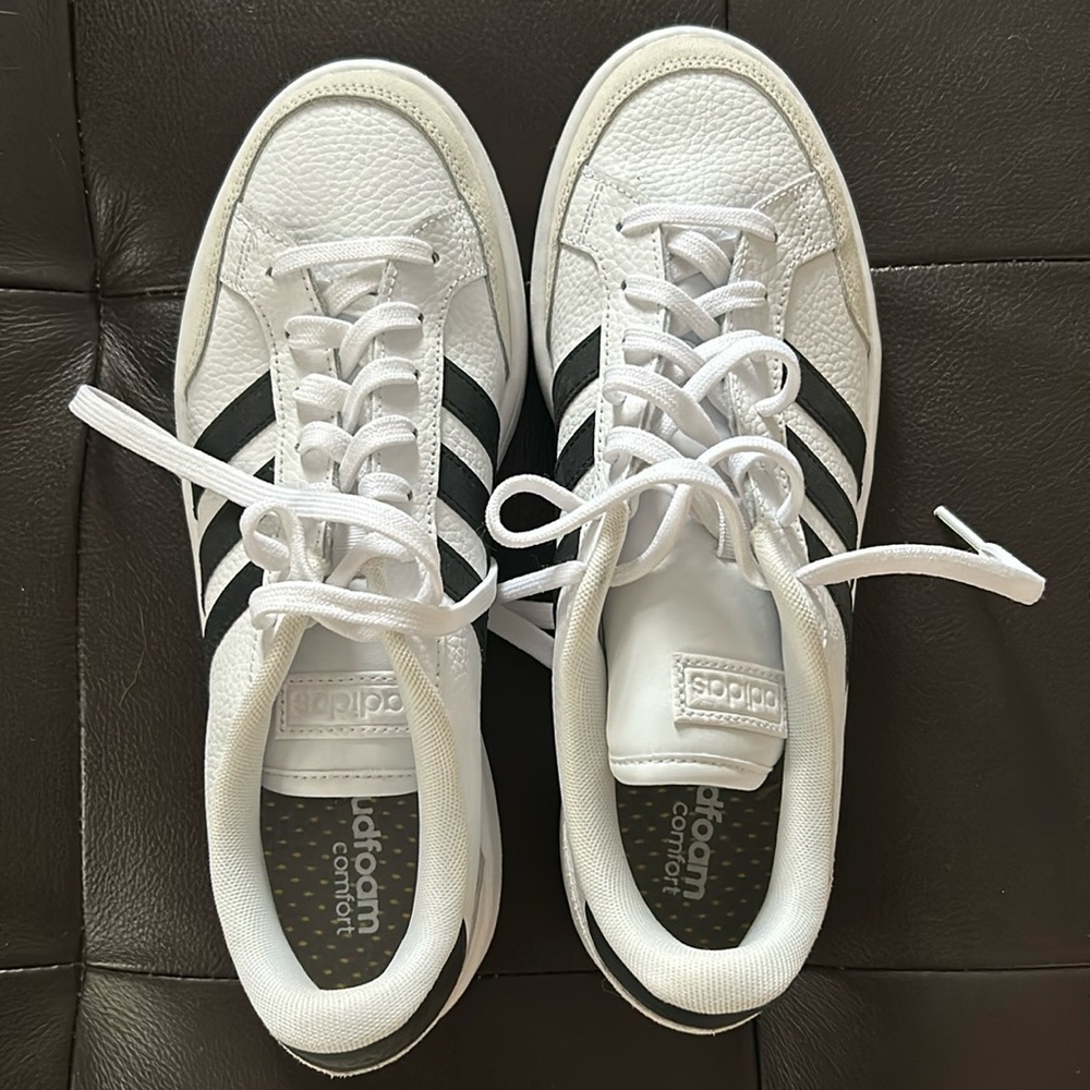 Never worn Addidas size 9 cloud foam comfort